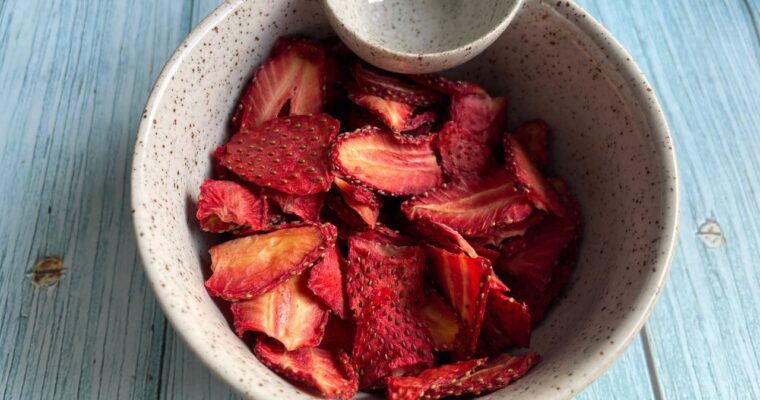 Air Fryer Dehydrated Strawberry Chips