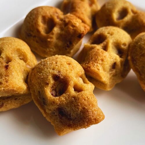 Halloween skull cookies